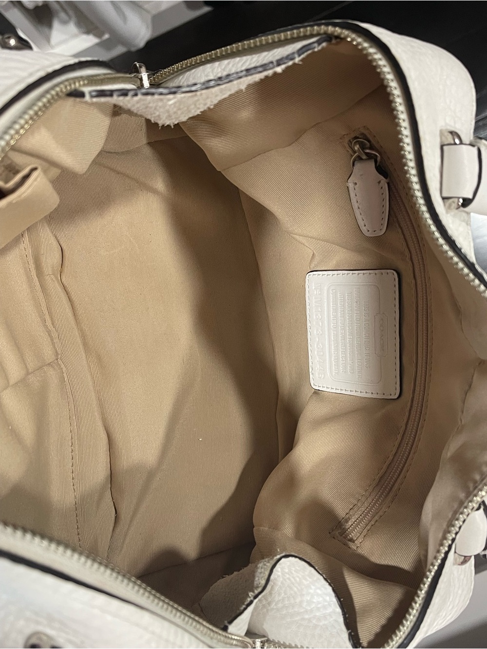 Coach White Pebbled Leather Handbag crossbody strap with Black Piping - Picture 3 of 10